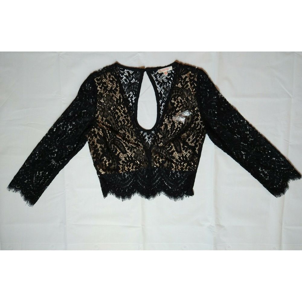 Luxxel NWOT Long Sleeve Lace Crop Top Key Hole Med
